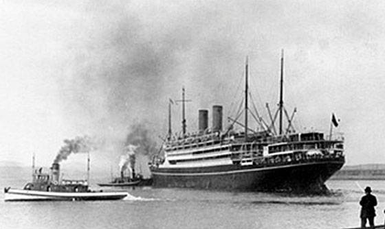 Parník „Kaiserin Auguste Victoria“ bol spustený na vodu v Štetíne v r. 1905. V tom čase bol najväčšia loď na svete. Viezol celkom 2 996 cestujúcich, z toho 1. triedy 652, 2. triedy 286 a 3. triedy 2 058 pasažierov. Cestoval ním Ján Kázik zo Zázrivej.